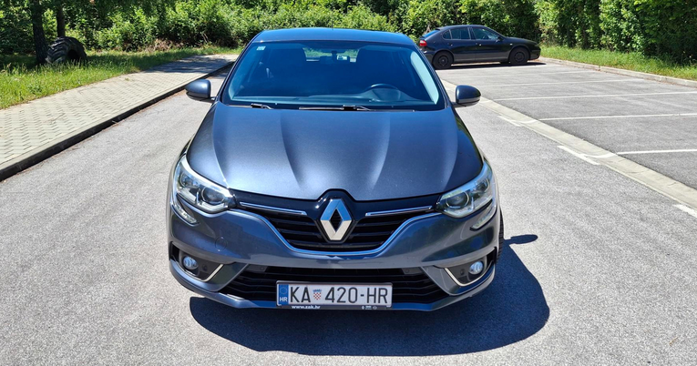 Ovaj Megane ima samo 87.000 km, redovno je servisiran i bogato opremljen. Prodaje se