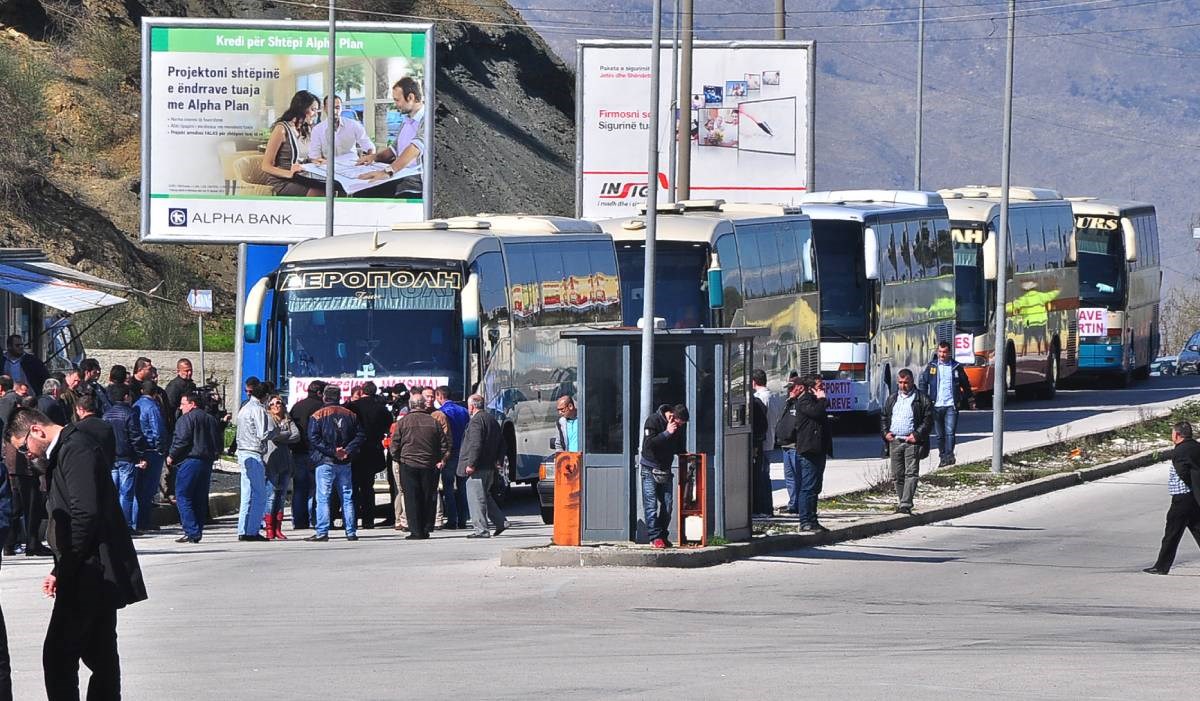 Tisuće Albanaca zapele na grčkoj granici zbog koronavirusa, neki čekaju već tri dana