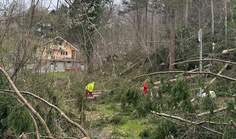 Olujno nevrijeme pogodilo i Sloveniju. Šteta je velika