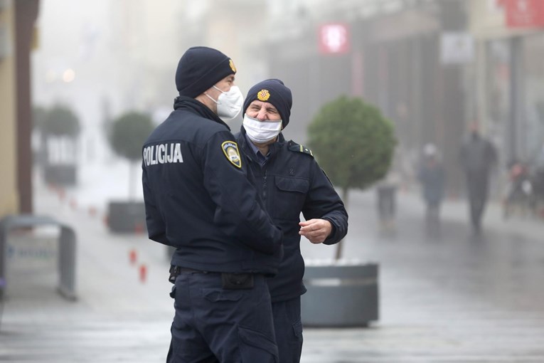 Netko javio da je bomba na sudu u Vukovaru, svi evakuirani. Dojava je lažna