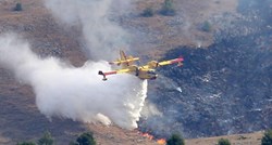Avioni gase požar između Zatona i Rasline, zasad izgorjelo 15 hektara