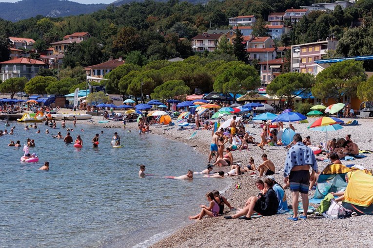 Ukinuta zabrana kupanja na dijelu plaže u Ičićima