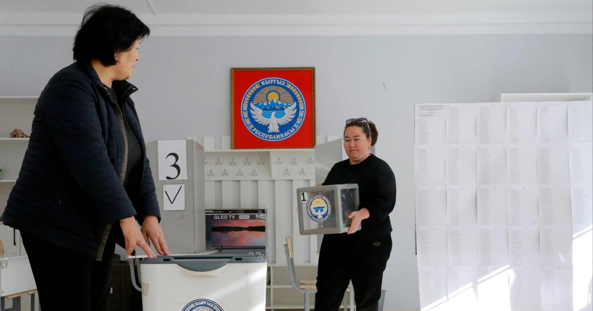 Kirgistanci danas izlaze na izbore. Predsjednik pokušava proširiti svoje ovlasti?