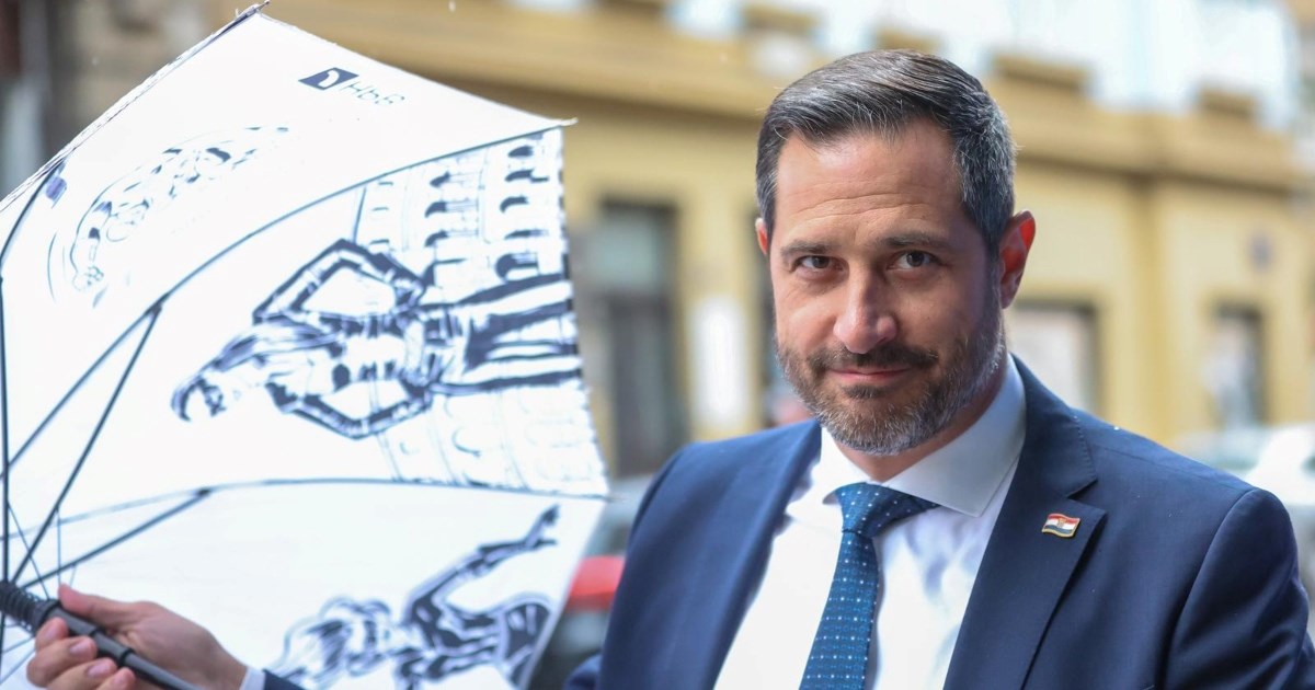 Ministar turizma Tonči Glavina snimljen u izlasku sa suprugom Amerikankom i djecom