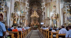 Crkvu u Poljskoj potresa skandal zbog zabave s muškom prostitutkom