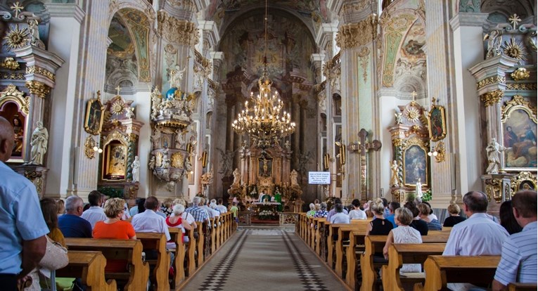 Crkvu u Poljskoj potresa skandal zbog zabave s muškom prostitutkom