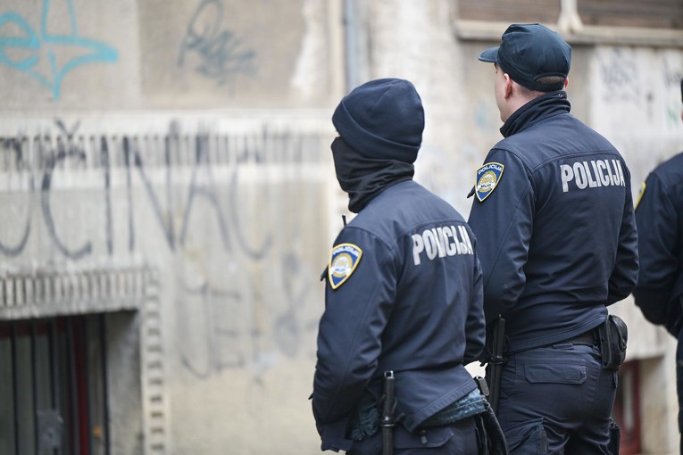 Zagrepčanin nakon svađe prijetio partnerici da će je zatući sjekirom. Kažnjen s 300€