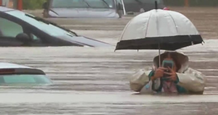 VIDEO Ogromne poplave u Italiji: Potopljeni gradovi, najmanje devetero mrtvih 