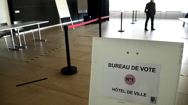 Lokalni izbori u Francuskoj, biraju se gradonačelnici 35.000 gradova