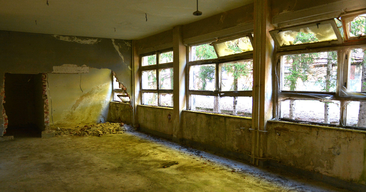 FOTO Napuštena školska zgrada postaje Braniteljski centar. Medved potpisao ugovor