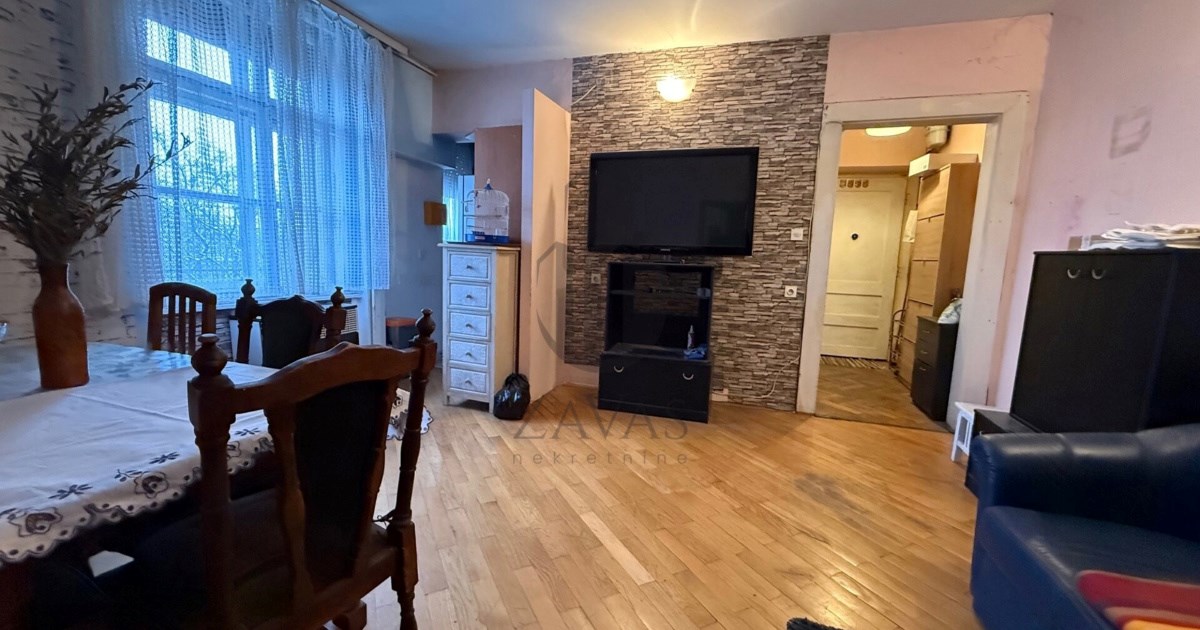 Top oglasi za nekretnine: Stan na Radničkoj cesti s tavanom i parkingom