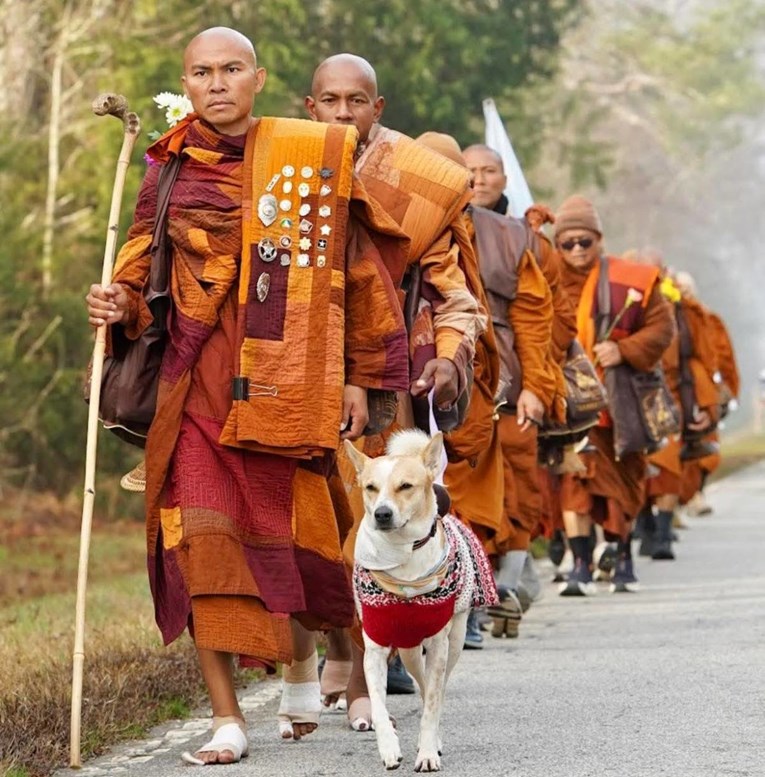 Budistički redovnici stigli u Washington nakon 3 mjeseca hodanja. "Budimo mir"