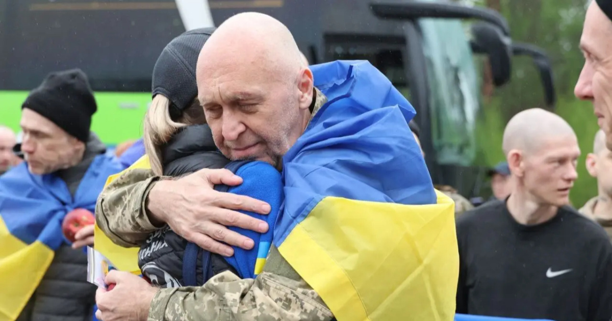 Više od 200 ukrajinskih zarobljenika vraćeno kući, među njima i heroji Azovstala