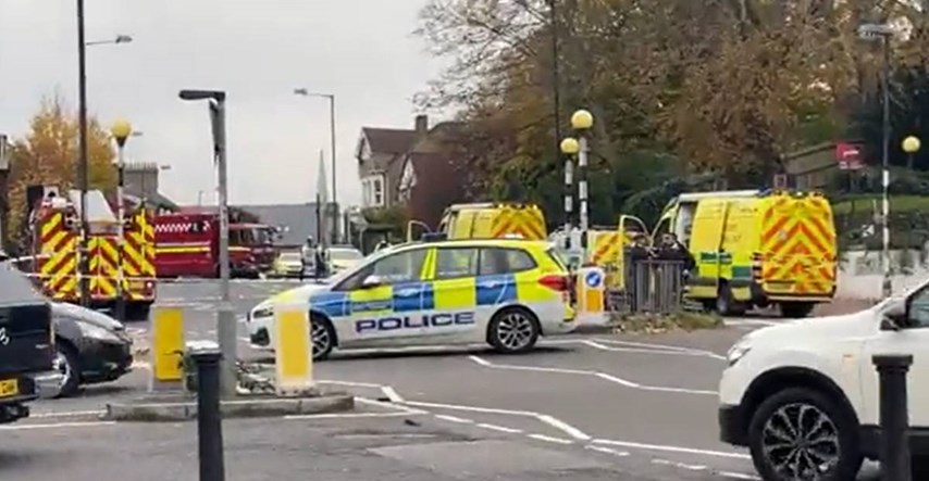 Urušio se strop u školi u Londonu, desetak djece prevezeno u bolnicu