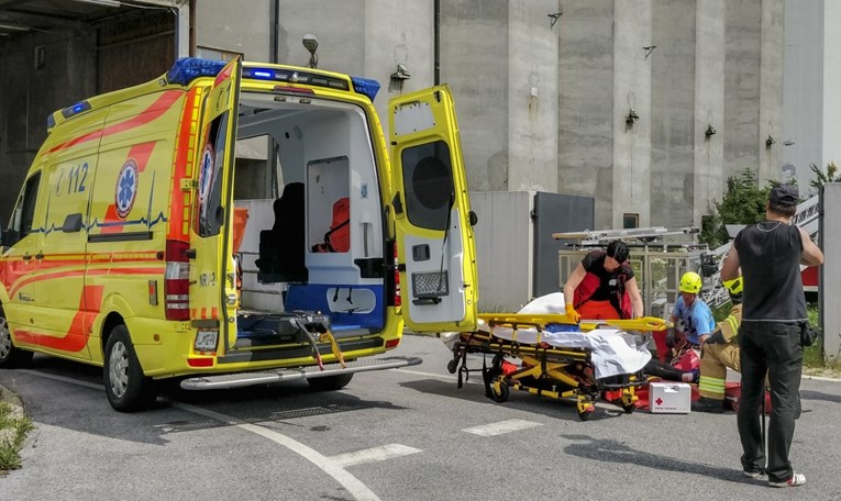 Trener i djeca zaglavili u liftu u Sloveniji. Osmero ih je završilo u bolnici