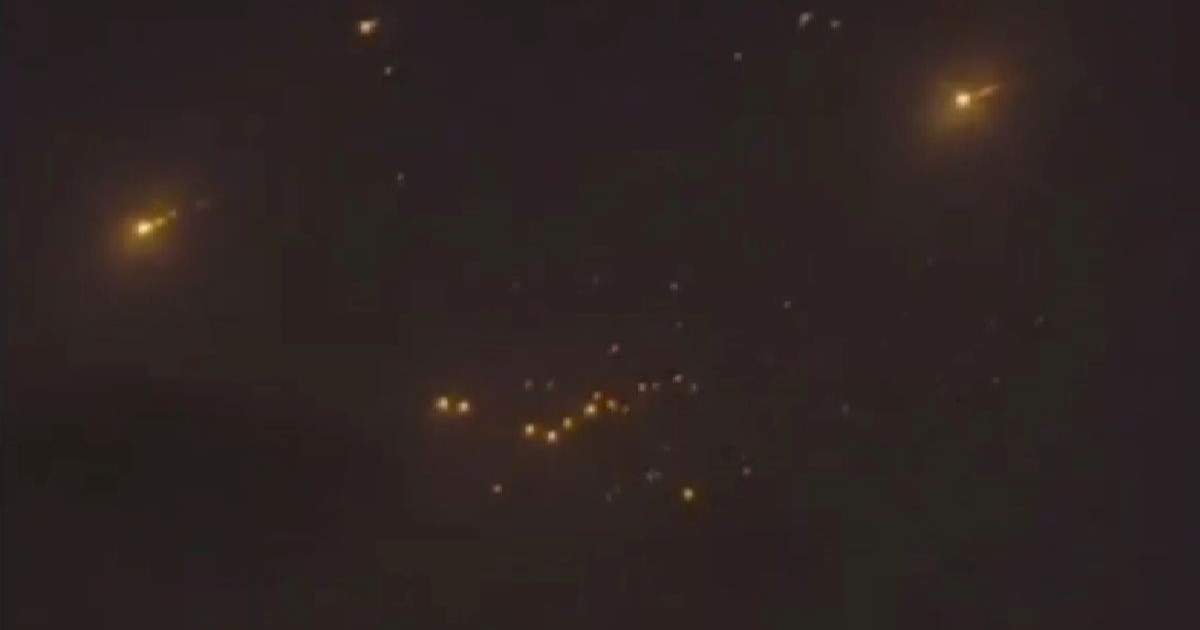 VIDEO Misteriozni svjetleći objekti snimljeni iznad Kazahstana. "To je Orešnik"