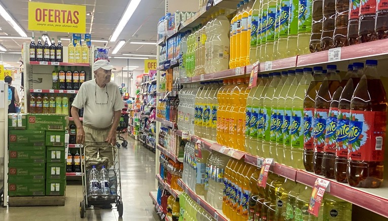 Argentina ograničila mjesečna povećanja cijena u dućanima na 90 dana