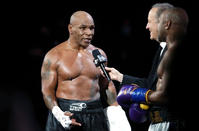 Tyson oteo mikrofon protivniku: "Je li nekog ovdje briga za moju guzicu?"