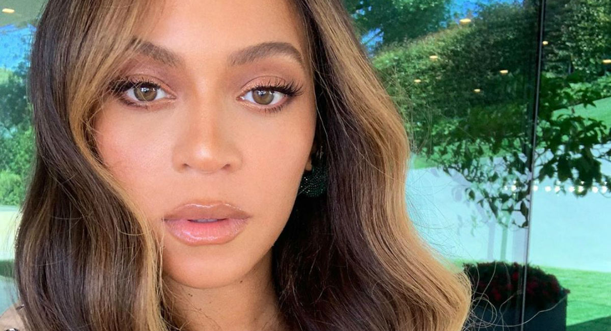 Beyoncé je pravi komad u narančastoj haljinici koja slavi obline
