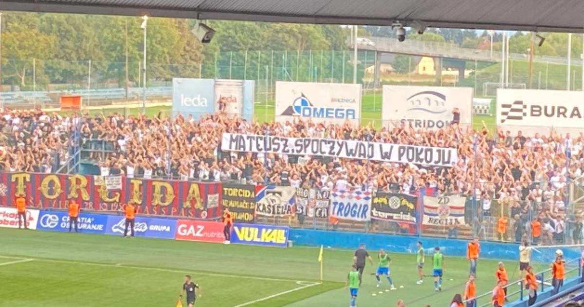 Pogledajte transparent Torcide posvećen poljskom navijaču
