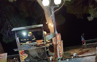 Eksplozija na štandu u Tučepima, ozlijeđene dvije osobe