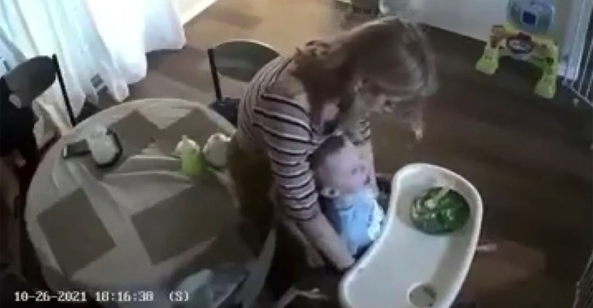 Roditelji objavili užasan video dadilje koja pokušava na silu nahraniti njihovog sina