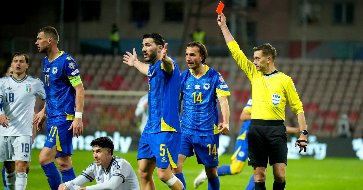 Sudac je izvadio karton, a Zenica eksplodirala. Pogledajte kako je pocrvenio Talijan