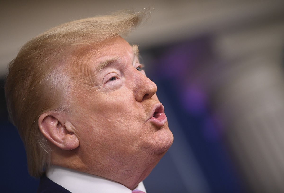 Trump: Od koronavirusa će umrijeti manje ljudi nego što smo prognozirali