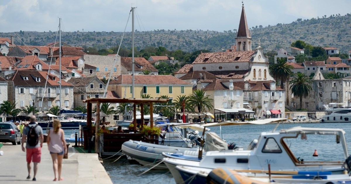 Na Braču napravili lažne zgrade od knaufa i kartona pa ih legalizirali