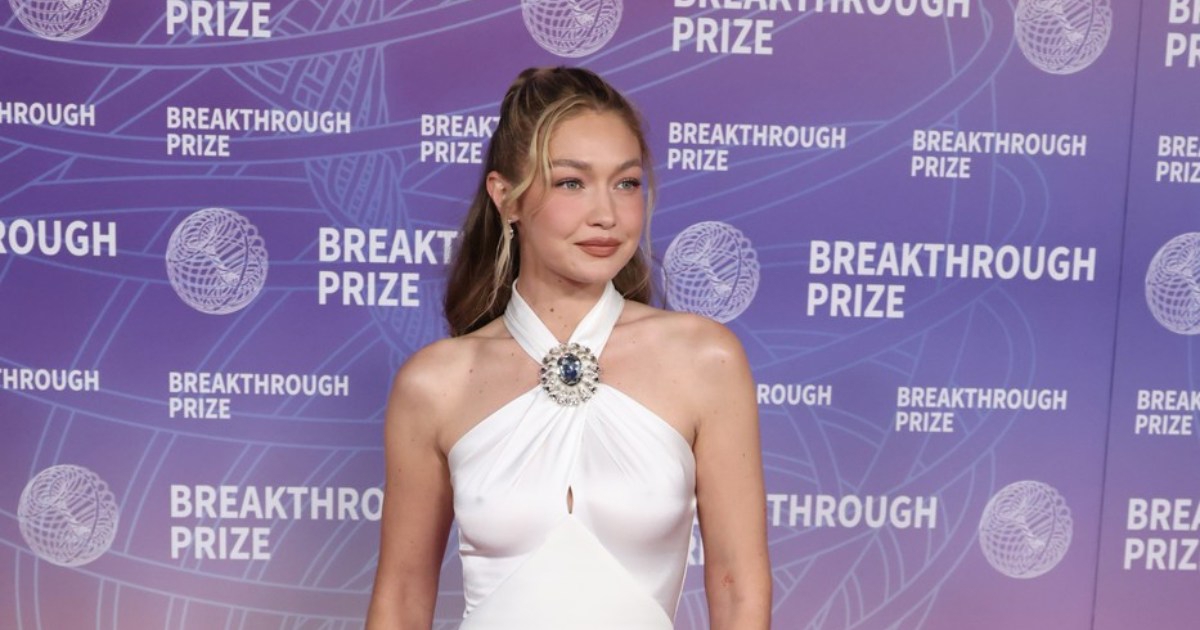 Gigi Hadid u bijeloj haljini najavila povratak halter-izreza
