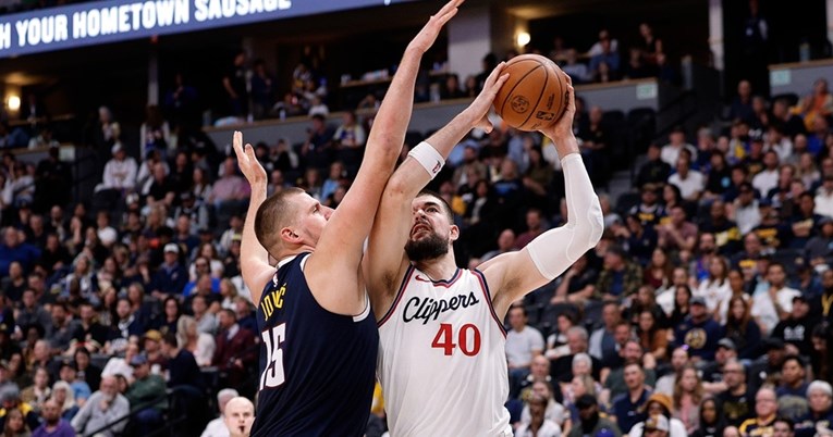 Sjajan dvoboj hrvatskog i srpskog centra u NBA ligi. Pogledajte Zupca protiv Jokića