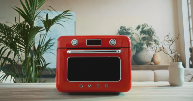 Je li era friteze završena? Smeg lansirao retro pećnicu savršenu za male kuhinje