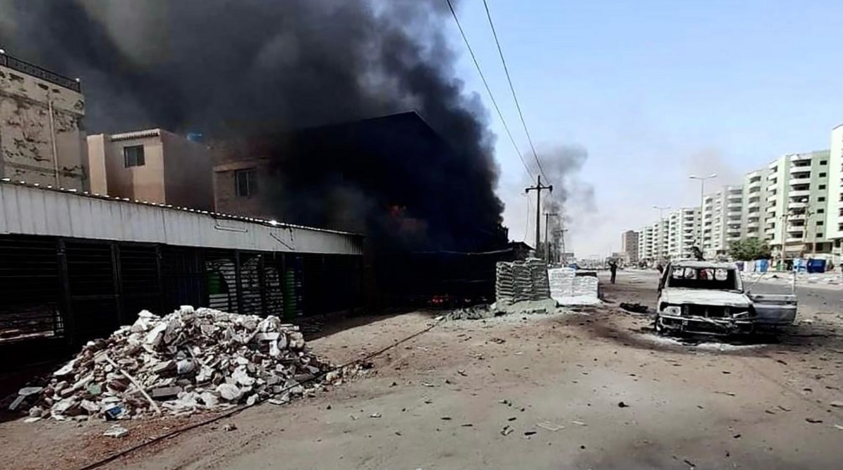 Nastavljaju se borbe u Sudanu, bivši predsjednik prebačen u bolnicu