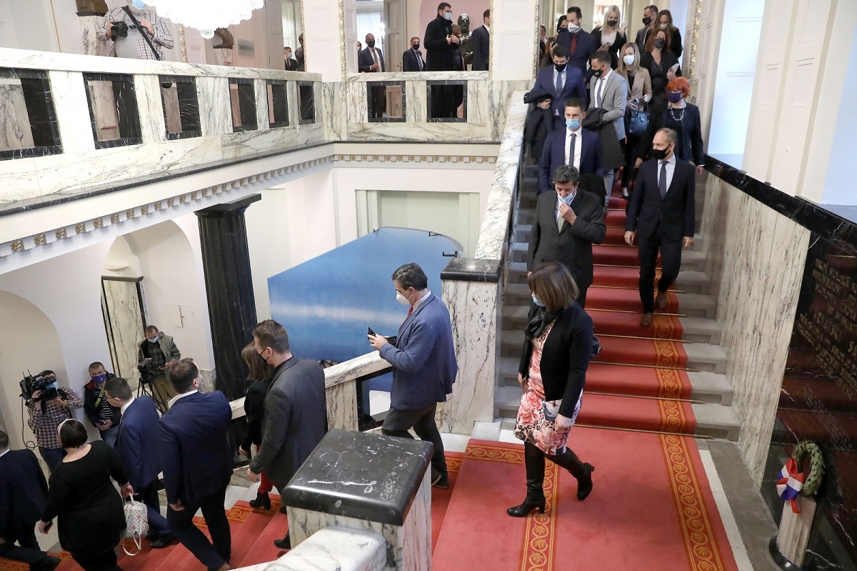Oporba napustila sabornicu: "Ne želimo sudjelovati u ovakvom cirkusu"