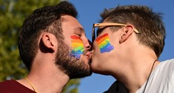 Preko 200 profesora teologije osudilo stav Vatikana o gej parovima
