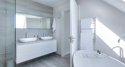 Dizajneri interijera otkrivaju kako održati bijele kupaonice u skladu s trendovima