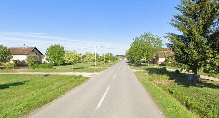 Kombi sletio s ceste kod Slavonskog Broda