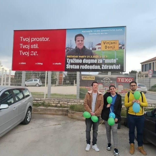 Ivana iz Kaštela pripremila iznenađenje prijatelju Zdravku - čestitku na billboardu