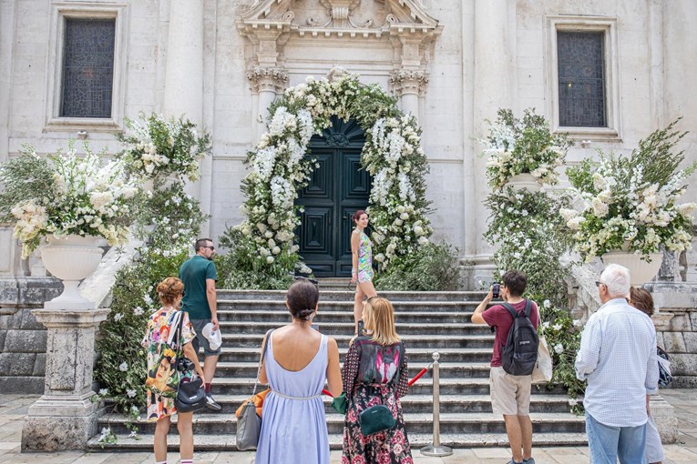 Raskošno vjenčanje u Dubrovniku privuklo pažnju. Jedni su oduševljeni, drugima je kič