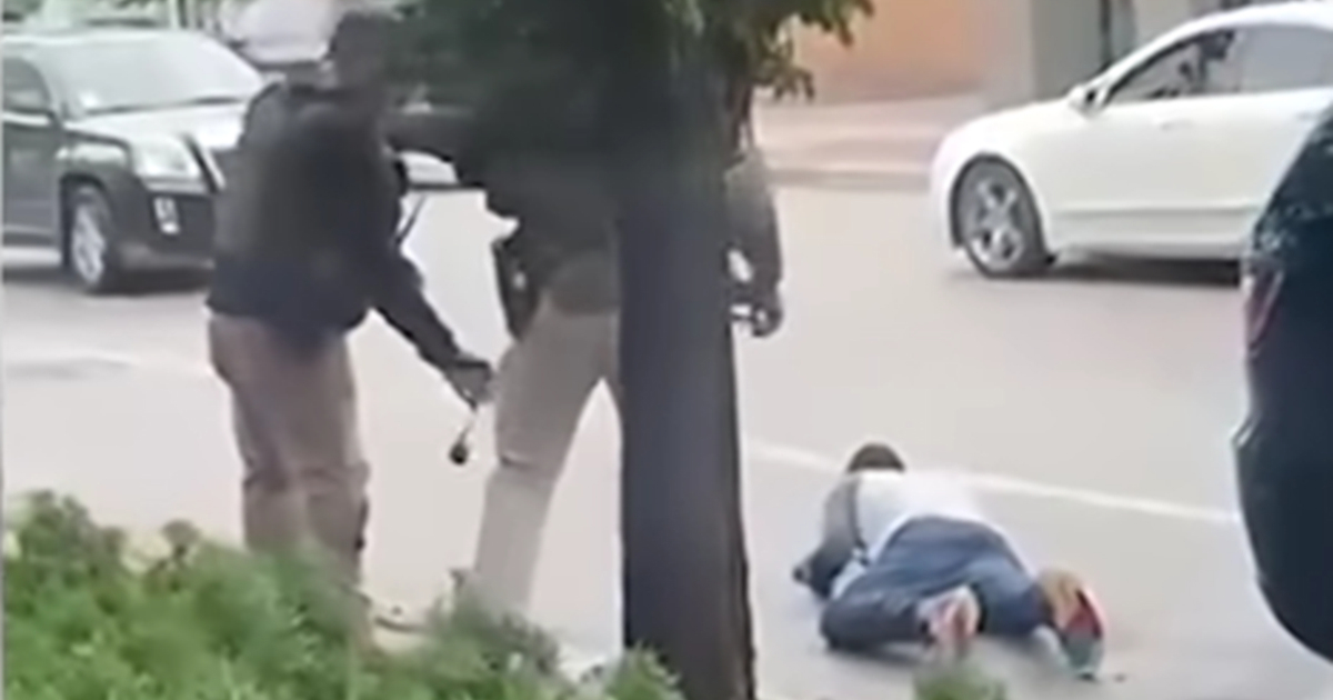 VIDEO ICE u Chicagu greškom priveo Amerikanca. Ostao ozlijeđen ležati na cesti