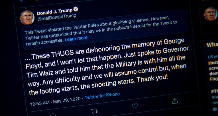 Trump stao u obranu svog tvita koji mu je Twitter sakrio. Evo što je rekao