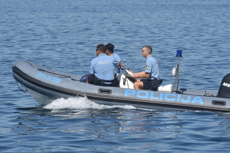 Traje potraga za ribarom iz Splita, pronađen je prazan čamac