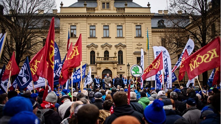 Prosvjedi u Pragu zbog prijedloga o povećanju dobi za odlazak u mirovinu na 68 godina