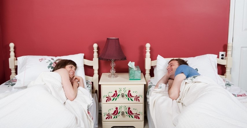 Mama troje djece priznala da ona i suprug ne spavaju u istom krevetu, mnogi kažu isto