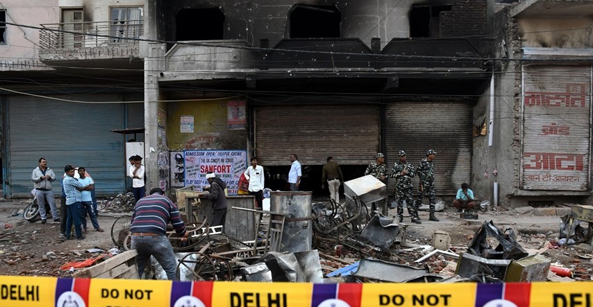 Nastavljaju se sukobi hindusa i muslimana u Indiji, uhićene stotine ljudi