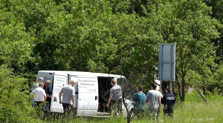 Slovenac u kombiju prevozio 17 ilegalnih migranata, uhvaćen u Slavonskom Brodu