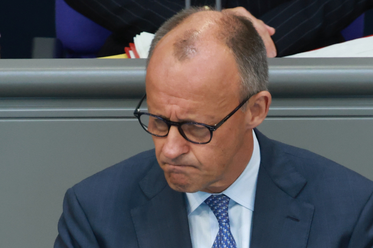 Merz oštro kritizirao AfD zbog smijeha tijekom govora o Ukrajini