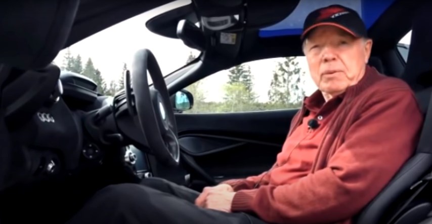 VIDEO Nikad nije kasno: Pogledajte koji auto vozi ovaj 78-godišnjak