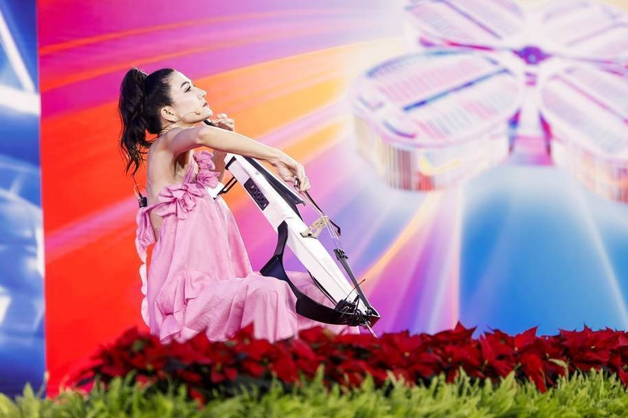 Ana Rucner nastupa po Kini, svirala s robotima glazbenicima