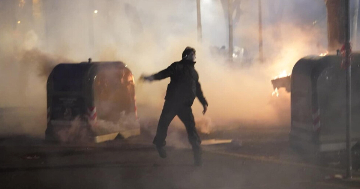 Golemi neredi u Torinu, ozlijeđeno preko 100 policajaca